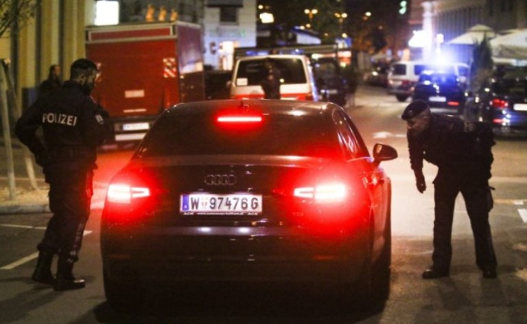 Τρόμος στη Βιέννη – Πληροφορίες για 7 νεκρούς και πολλούς τραυματίες