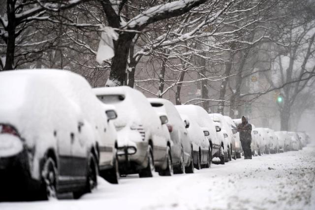 Χιονόπτωση στο Μπρούκλιν, της Νέας Υόρκης, 1 Φεβρουαρίου, 2021. (AP Photo/Mark Lennihan)