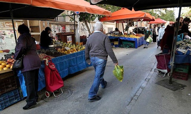 Σε εταιρείες θέλει να δώσει η κυβέρνηση Μητσοτάκη και τις λαϊκές αγορές