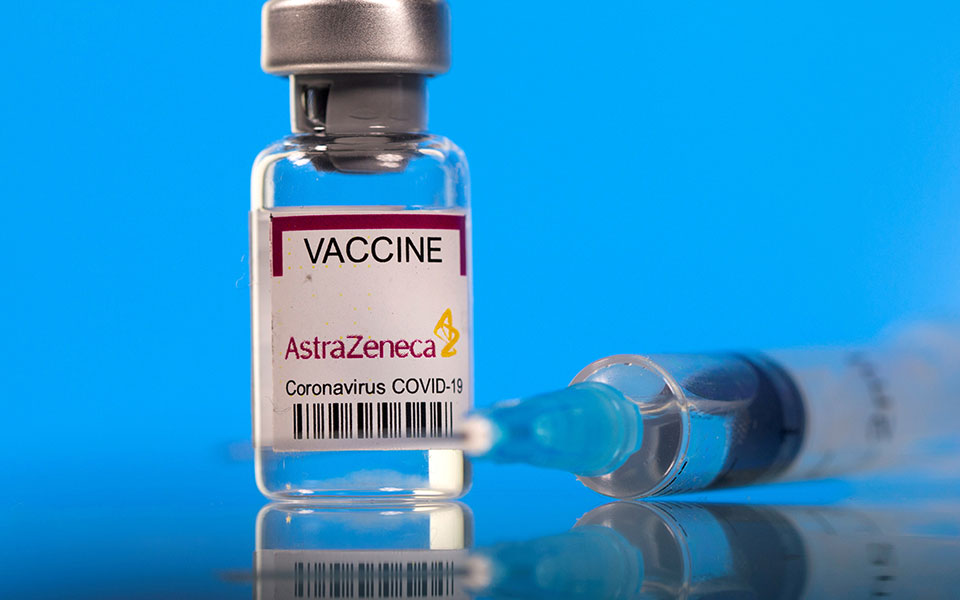 ΕΟΦ για εμβόλιο AstraZeneca: Πέντε περιστατικά θρομβώσεων