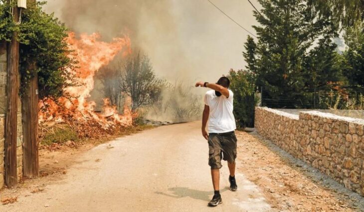 Πυρόπληκτοι: «Τους λέμε ότι δεν έχουμε ούτε βρακί να βάλουμε, τα χαρτιά χάθηκαν μαζί με όλα μας τα υπάρχοντα”