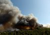 Κόλαση στη Ζήρεια Αχαΐας: Η φωτιά έκαψε σπίτια - Εκκενώθηκαν οικισμοί και μια κατασκήνωση - Δύσκολη μάχη για την Πυροσβεστική (βίντεο)