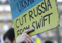 Τι είναι το σύστημα SWIFT που μπορεί να «πληγώσει» τον Πούτιν