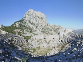 Η αρχαία Ελληνική πόλη στη νοτιοδυτική πλευρά του βουνού Σολυμός με το υψηλότερο θέατρο του αρχαίου κόσμου