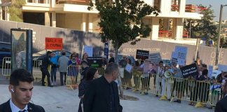Πλήθος ισραηλινών διαδήλωσε κατά του Δρ. Albert Bourla