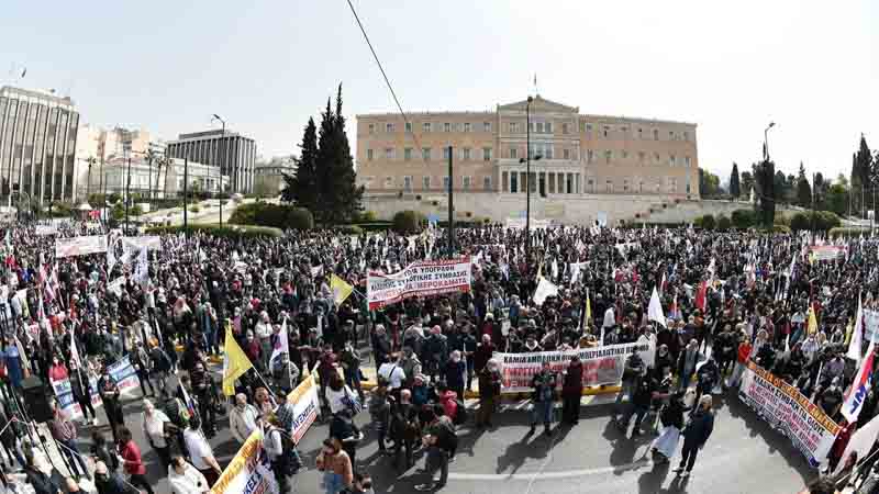 Απεργιακές συγκεντρώσεις: η κομματική εργαλειοποίηση των ανθρώπων