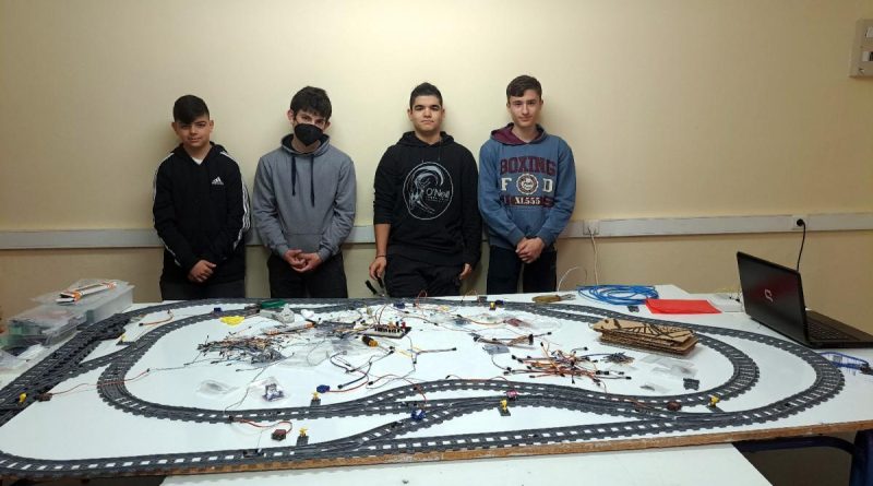 Μαθητές του ΕΠΑΛ Αλίμου έφτιαξαν σύστημα τηλεδιοίκησης τρένων